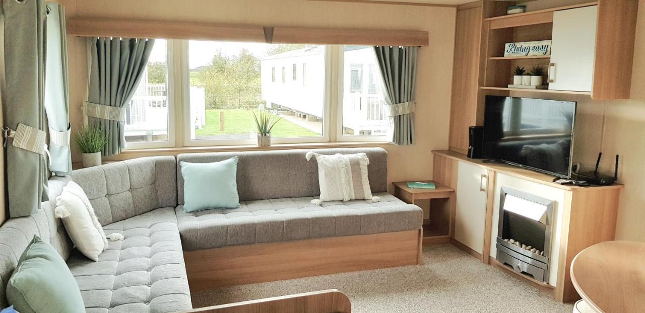 Living Easy Staycations At Tattershall Lakes Ngoại thất bức ảnh