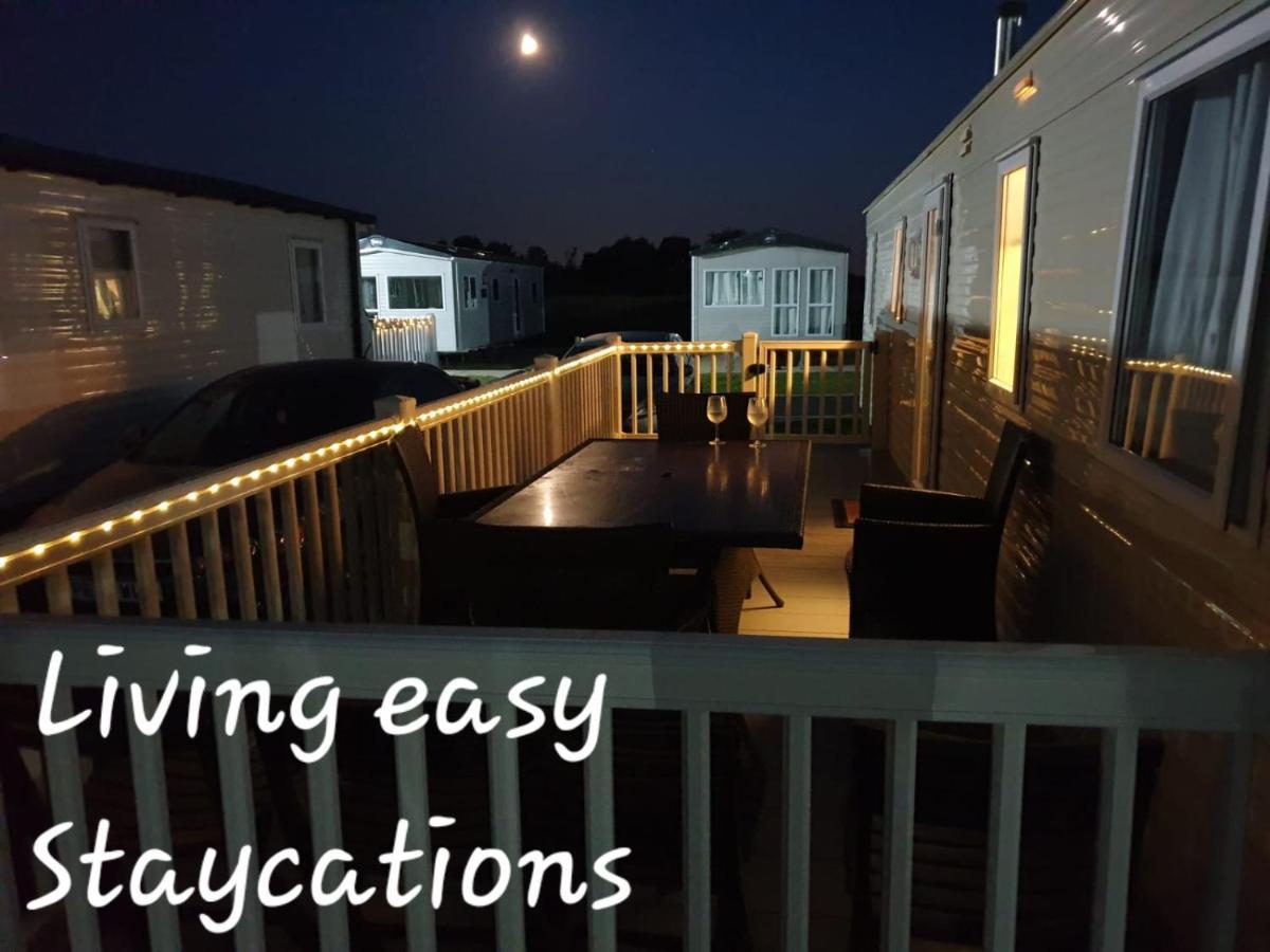 Living Easy Staycations At Tattershall Lakes Ngoại thất bức ảnh